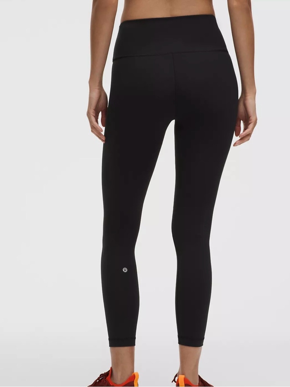 NWOT- Lululemon- Wunder Train High-Rise
Tight 25". Black. Size: 6